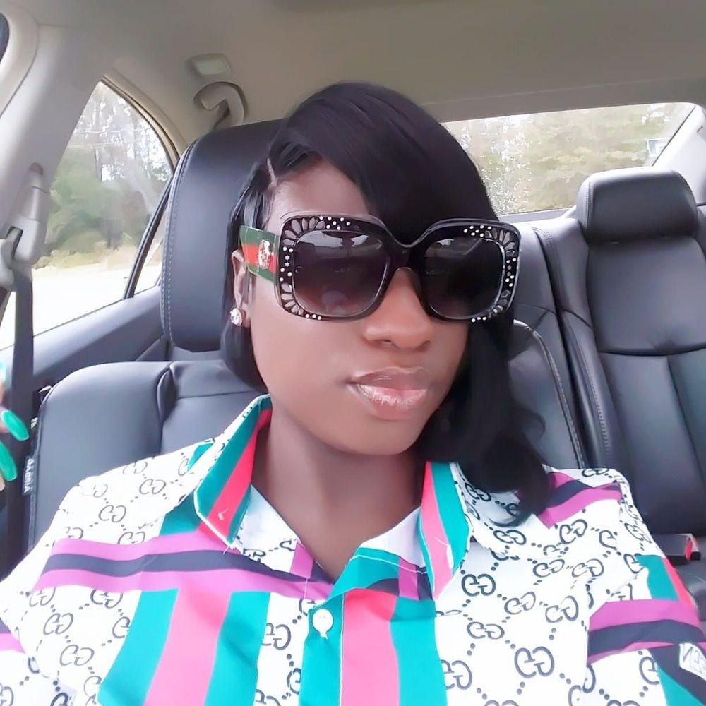 Meet your Posher, Demetria